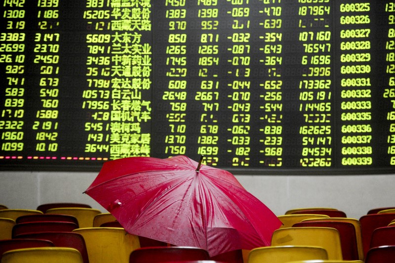 A股收市：富时中国A50创约两个月新低 两市成交额再超万亿